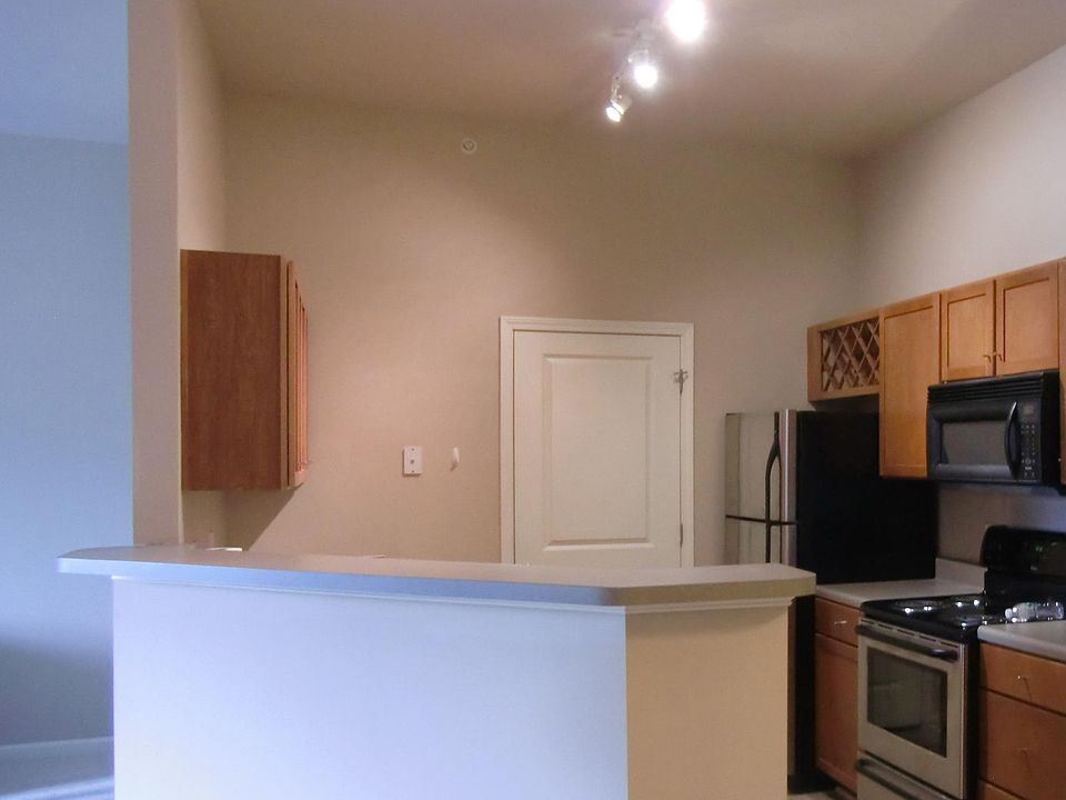 2nd image of 760 Walker Sq