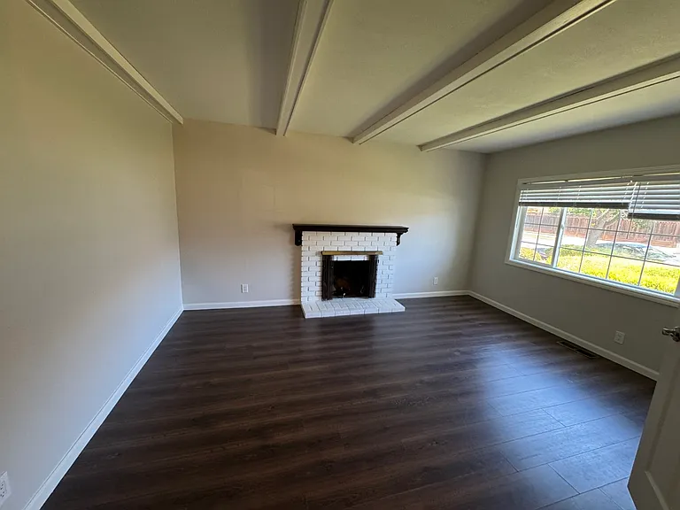 2135 Minto Dr — Photo 6