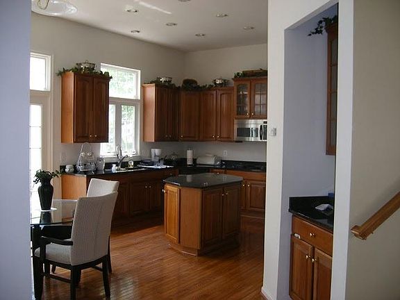 4th image of 9106 Park Cove Dr