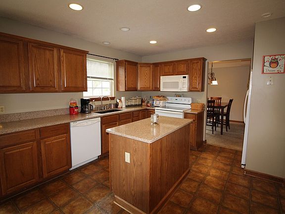 5th image of 2348 N Ziner Cres