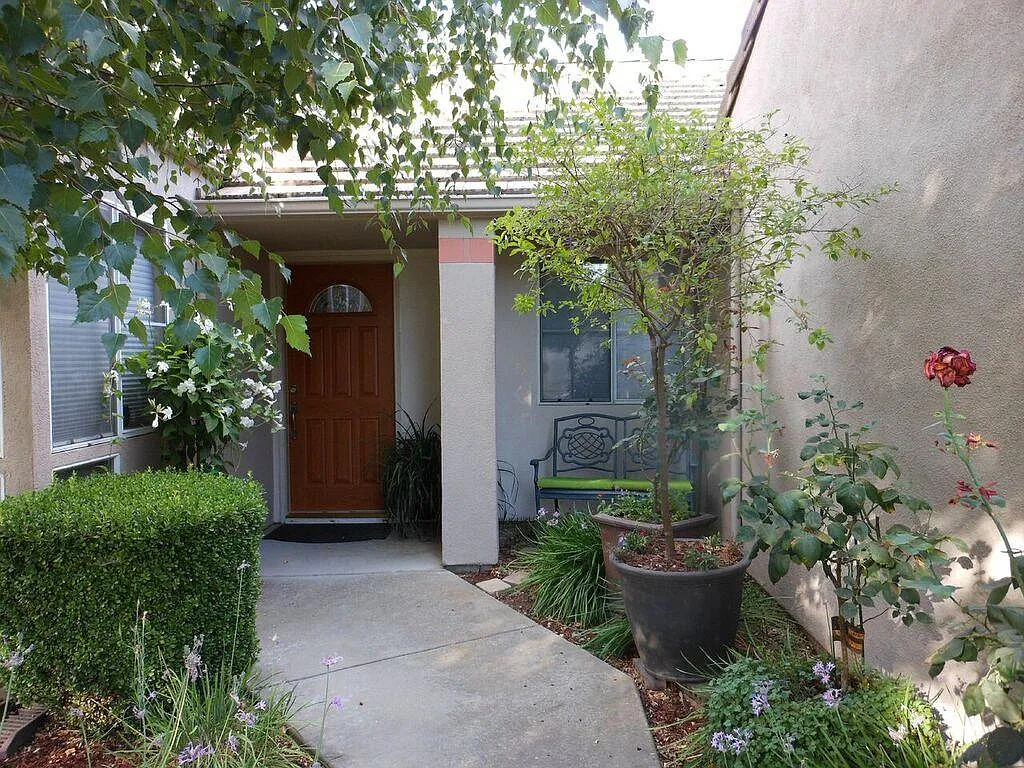 1425 Kelly Park Cir photo 1