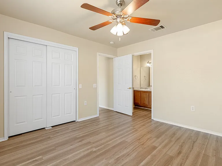7400 Cayenne Ln — Photo 18