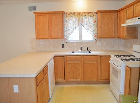 2nd image of 1424 Petunia Way S