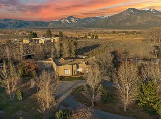 19 N Mesa Rd, El Prado, NM 87529