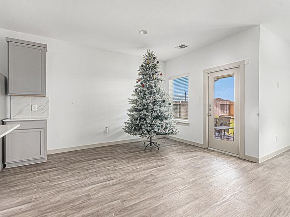 4th image of 31 Desert Spring Ln