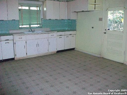 5th image of 303 N PARK PL