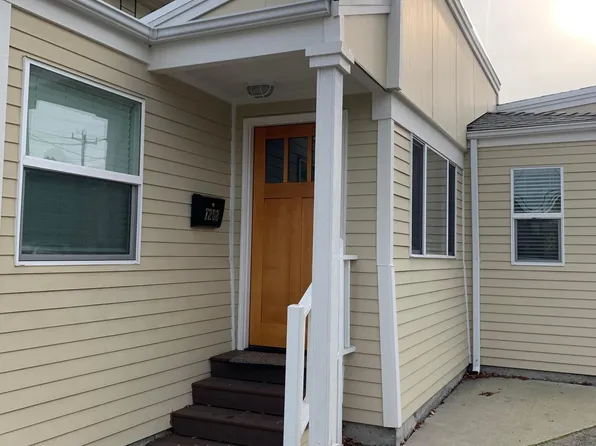 7208 Linden Ave N, Seattle, WA 98103