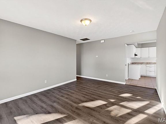 3rd image of 317 Sauget Ave
