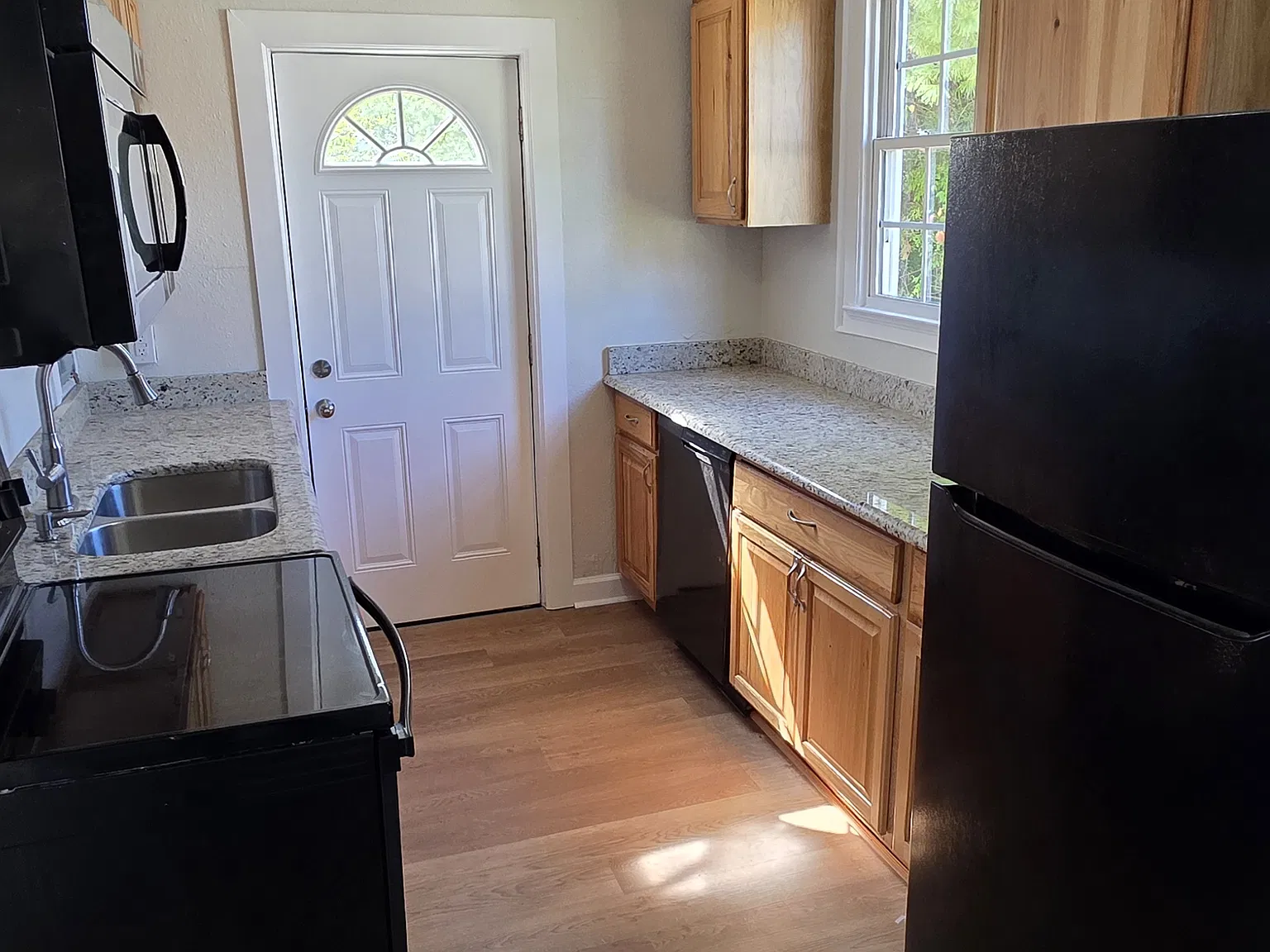 1433 Garden Dr — Photo 4