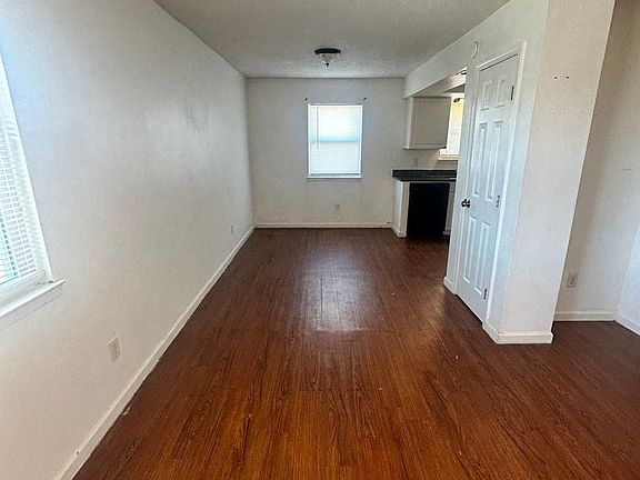 5th image of 3914 E 11th St #404
