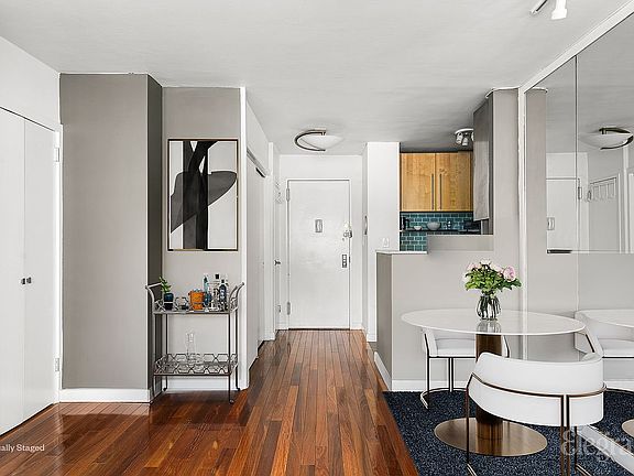 4th image of 111 3rd Ave APT 4A