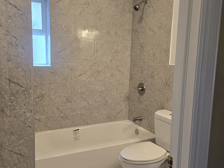 839 E 200 S — Photo 11
