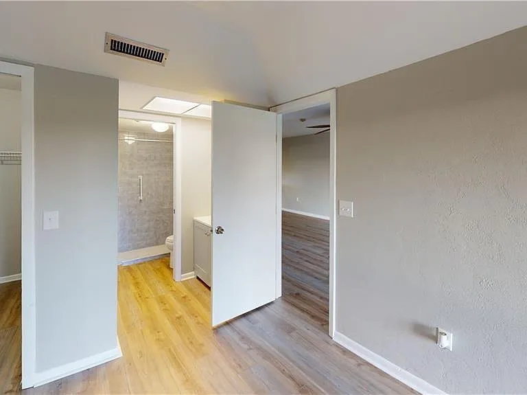 2231 E 5th St #106 — Photo 11