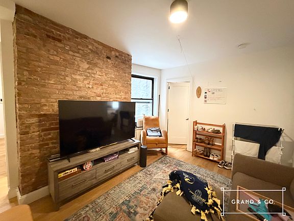 2nd image of 135 Eldridge St APT 2E
