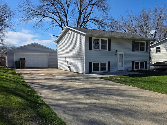 2nd image of 1617 Crystal Dr