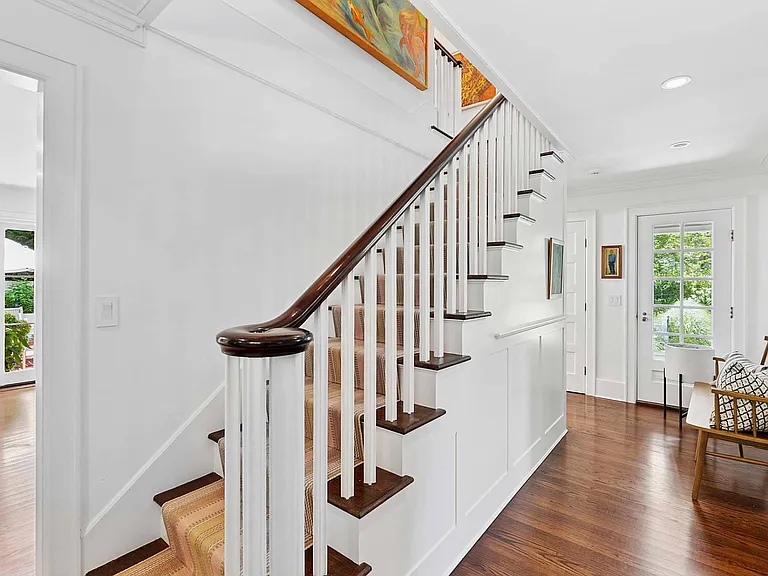 100 Lee Ave — Photo 8