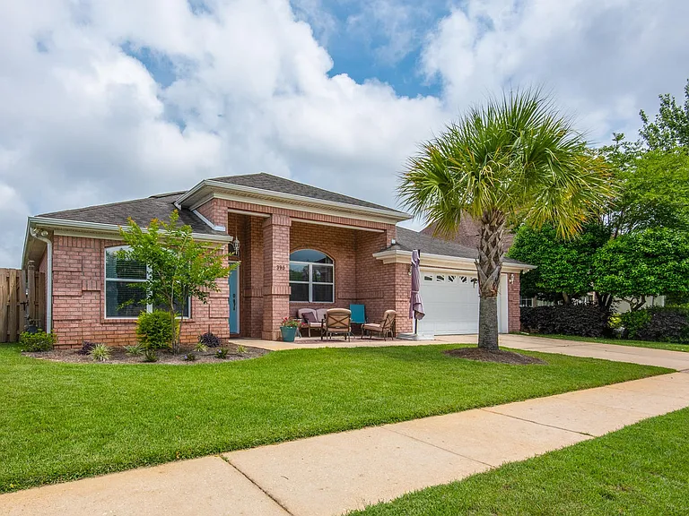 395 Camden Pass Ln — Photo 2