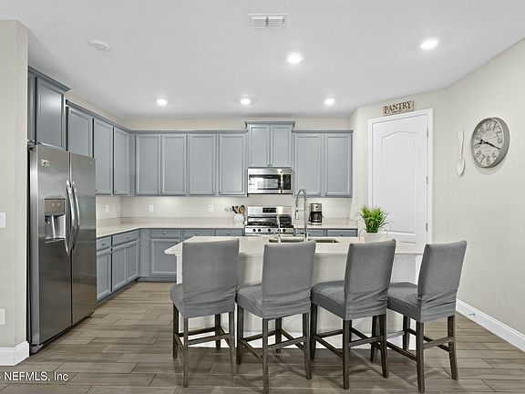 5th image of 77 BELINDA Court