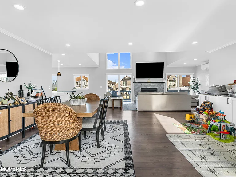 3330 Windsor Ave — Photo 4