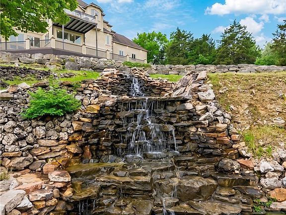 3rd image of 346 Country Ridge Dr