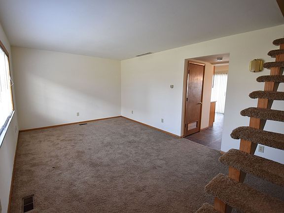 2nd image of 555 E North St APT 1