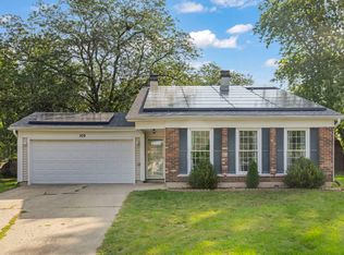 109 Arrowhead Ln, Bolingbrook, IL 60440