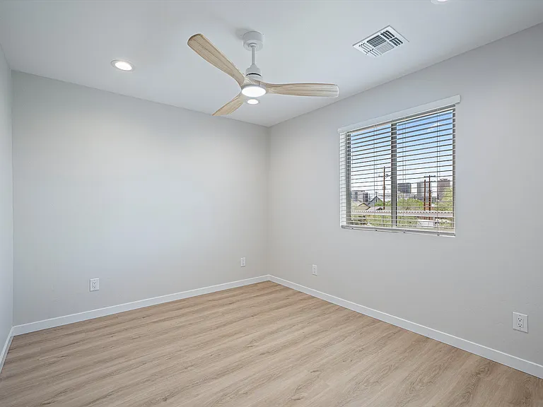 739 N Queen Ave #2 — Photo 23