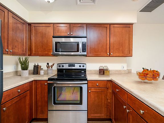 4th image of 655 Riverside Dr APT 606A