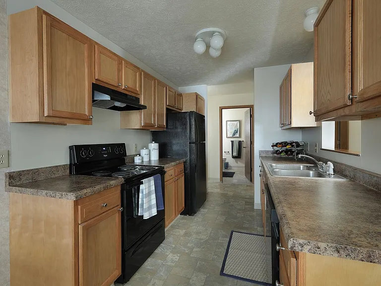 Oak Tree Apartments — Photo 11