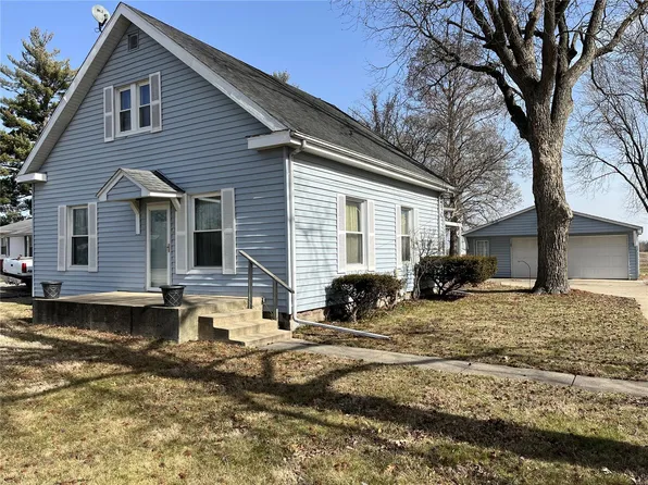 216 S Mine St, Sandoval, IL 62882