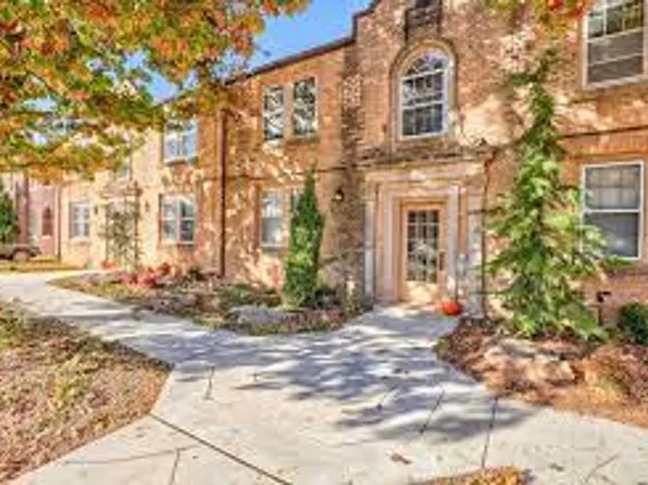 Windsor Court Apartments