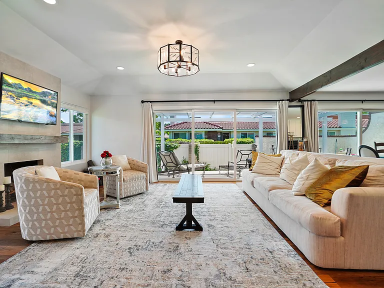2130 Portola Ln — Photo 2
