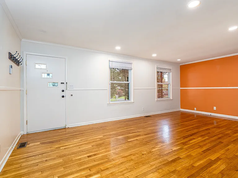 844 Rose Park Dr — Photo 6