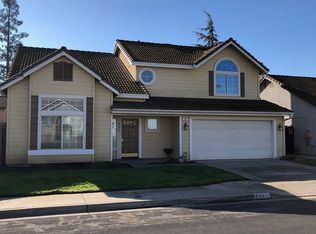 230 W Cromwell Ave, Clovis, CA 93611