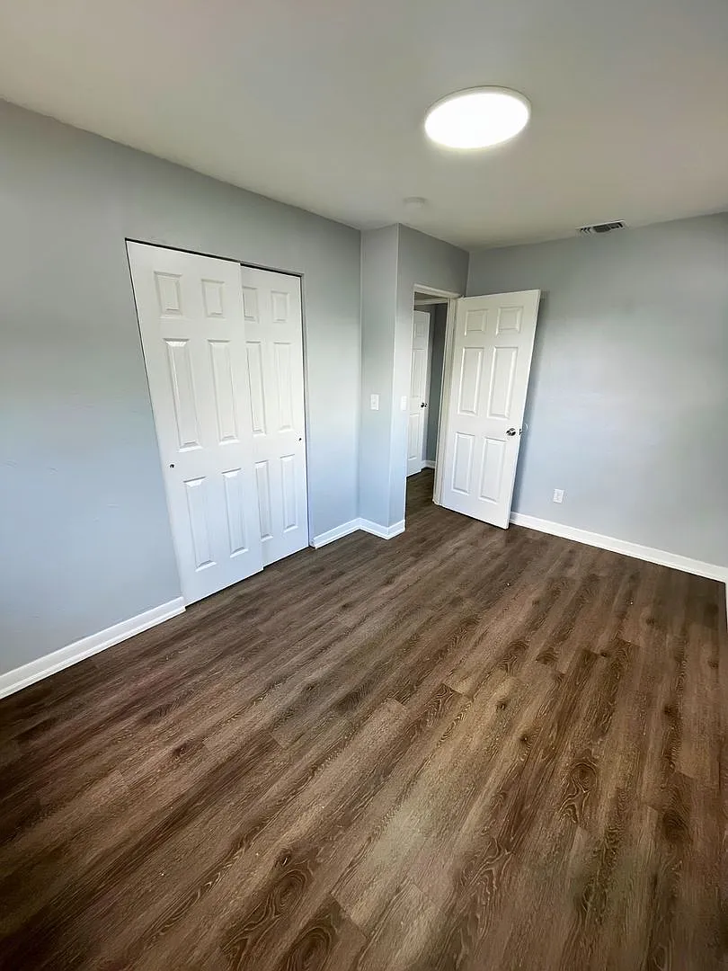 Spacious 4BR/1BA Lakeland Home with Screened Porch & Fenced Backyard! — Photo 4