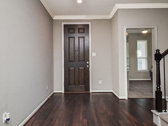 3rd image of 3128 Laurel Bend Ln