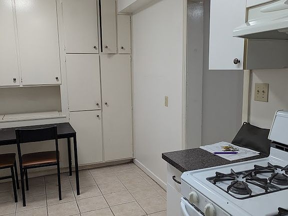 2nd image of 2119 I St APT 5