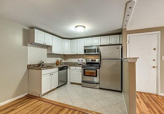 4th image of 5 Albert Dr Unit 5