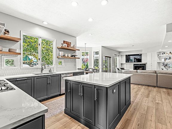 5th image of 53290 Monticola Ln