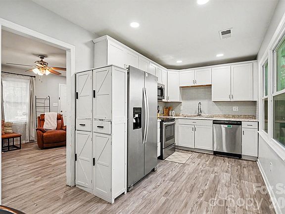 3rd image of 7903 Teakwood Rd