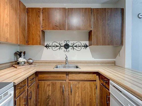 3rd image of 70 E Glamis Dr SW #2135