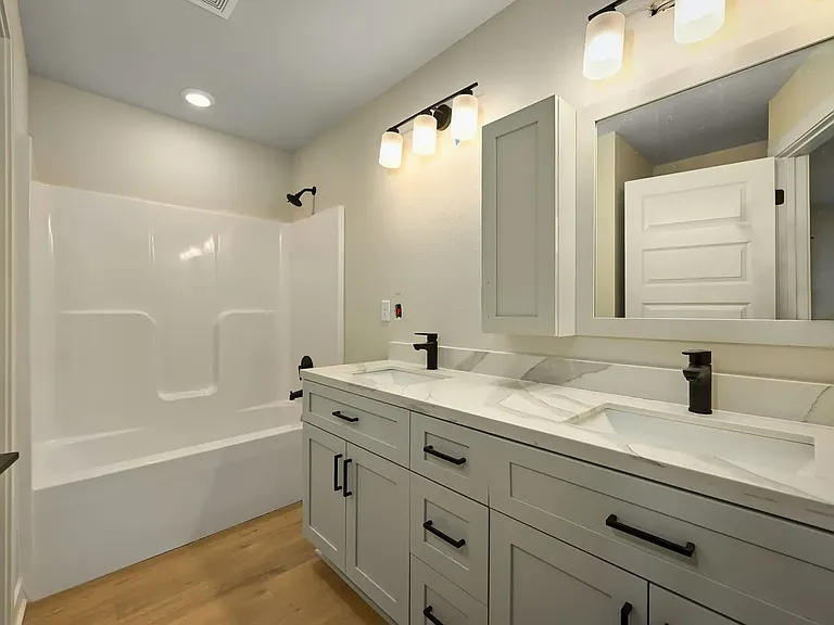 221 West Pine. Raymore, MO 64083 — Photo 22