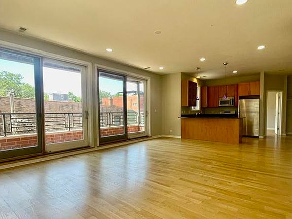 5th image of 1150 N Hoyne Ave APT 2