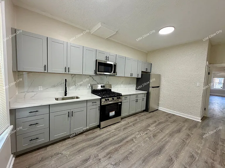 826 State St — Photo 4