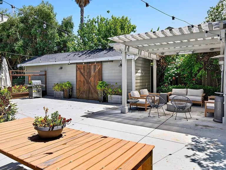 2207 Martin Ave — Photo 82