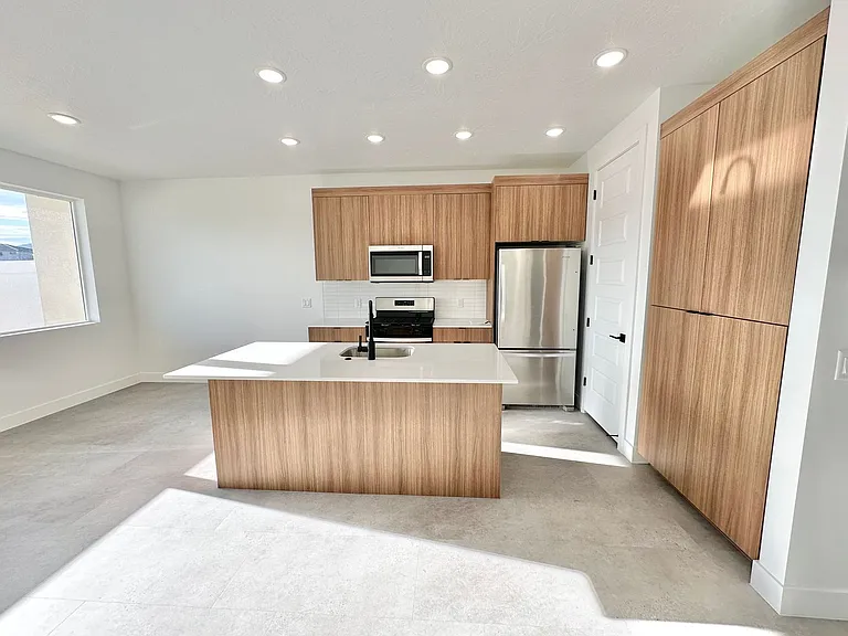 329 S 1930 W — Photo 14