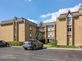 300 Claymoor APT 2D, Hinsdale, IL 60521