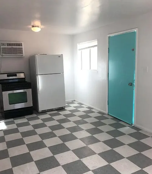 6445 W Maryland Ave — Photo 32