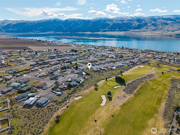 2nd image of 416 Autumn Loop SW