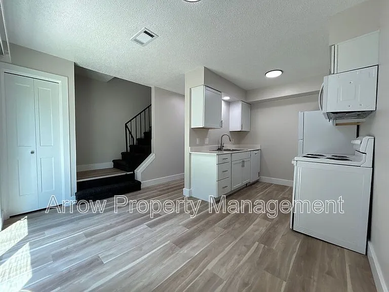 1218 S Jackson St — Photo 4